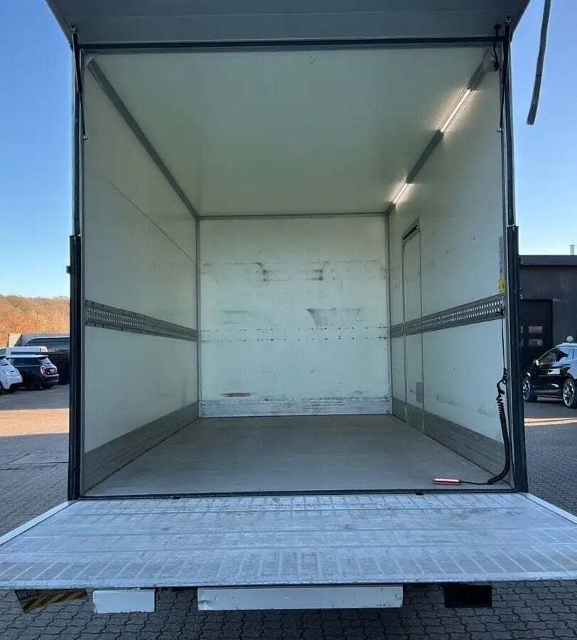 Hvid Mercedes Sprinter 317 fra 2023