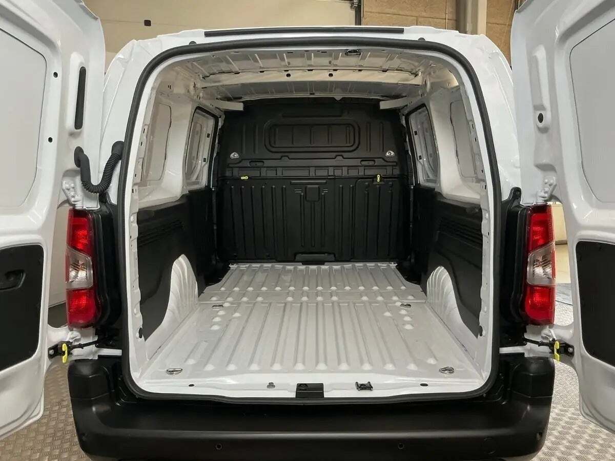 Hvid Toyota ProAce City fra 2025