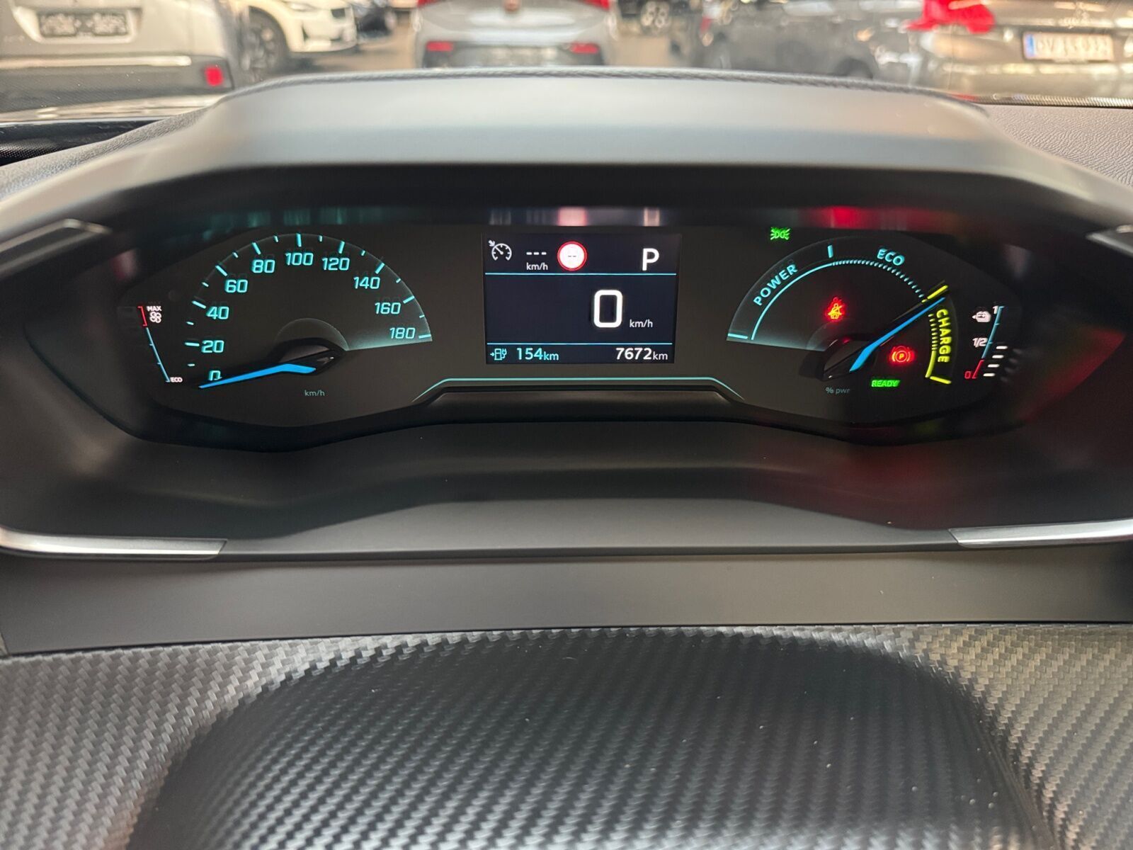 Sort Peugeot e-2008 fra 2025