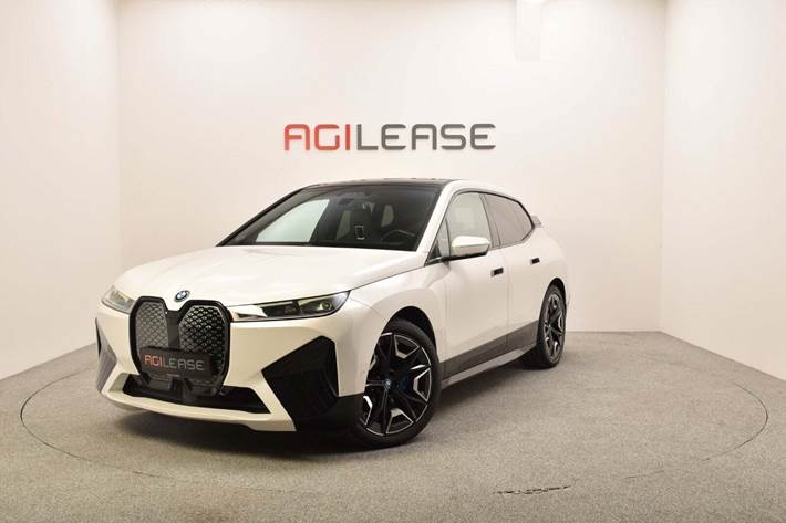 Hvid BMW iX fra 2022 set udefra