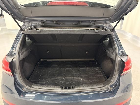 Blå Hyundai i30 fra 2023