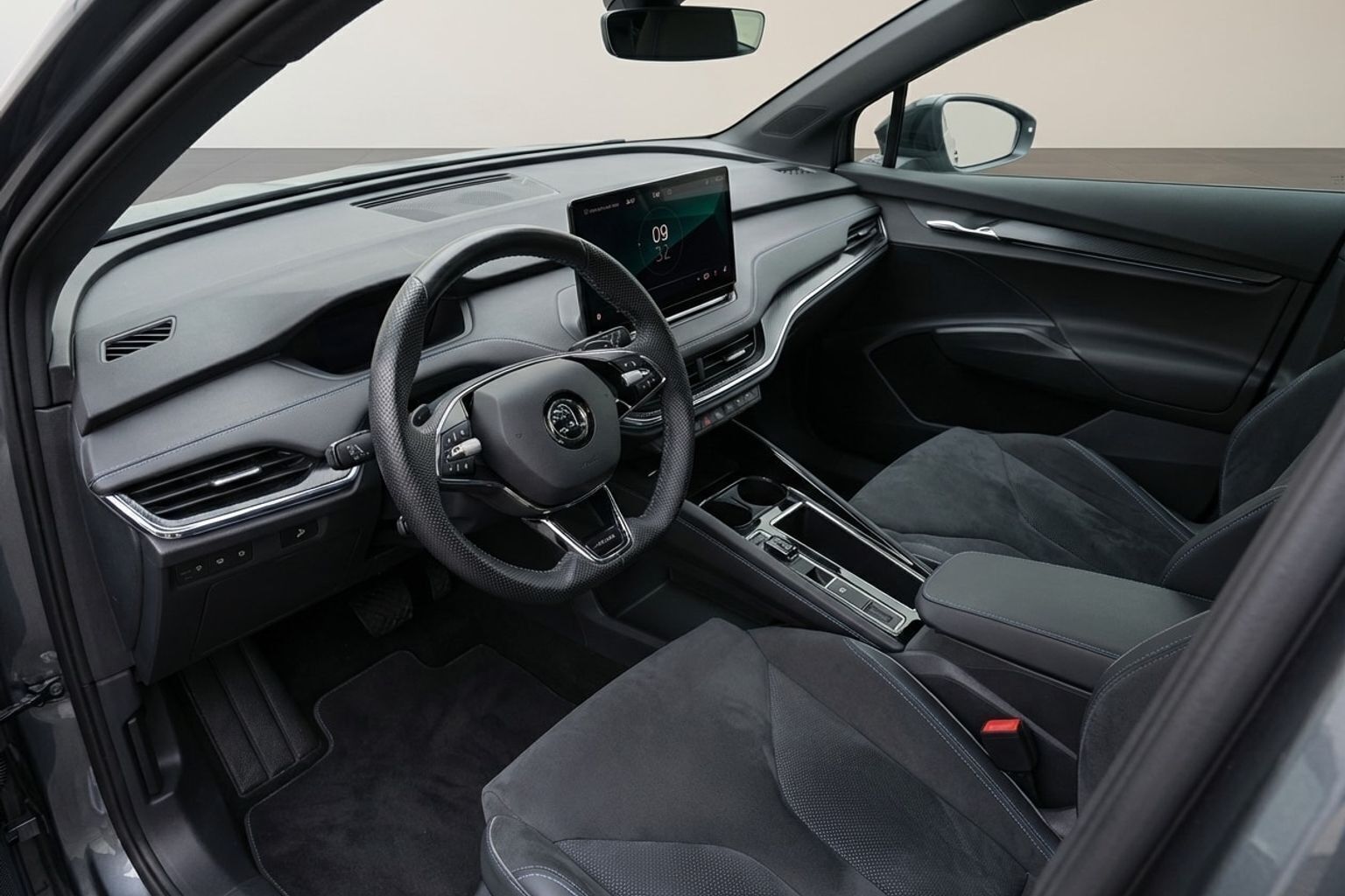 Hvid Skoda Enyaq fra 2022