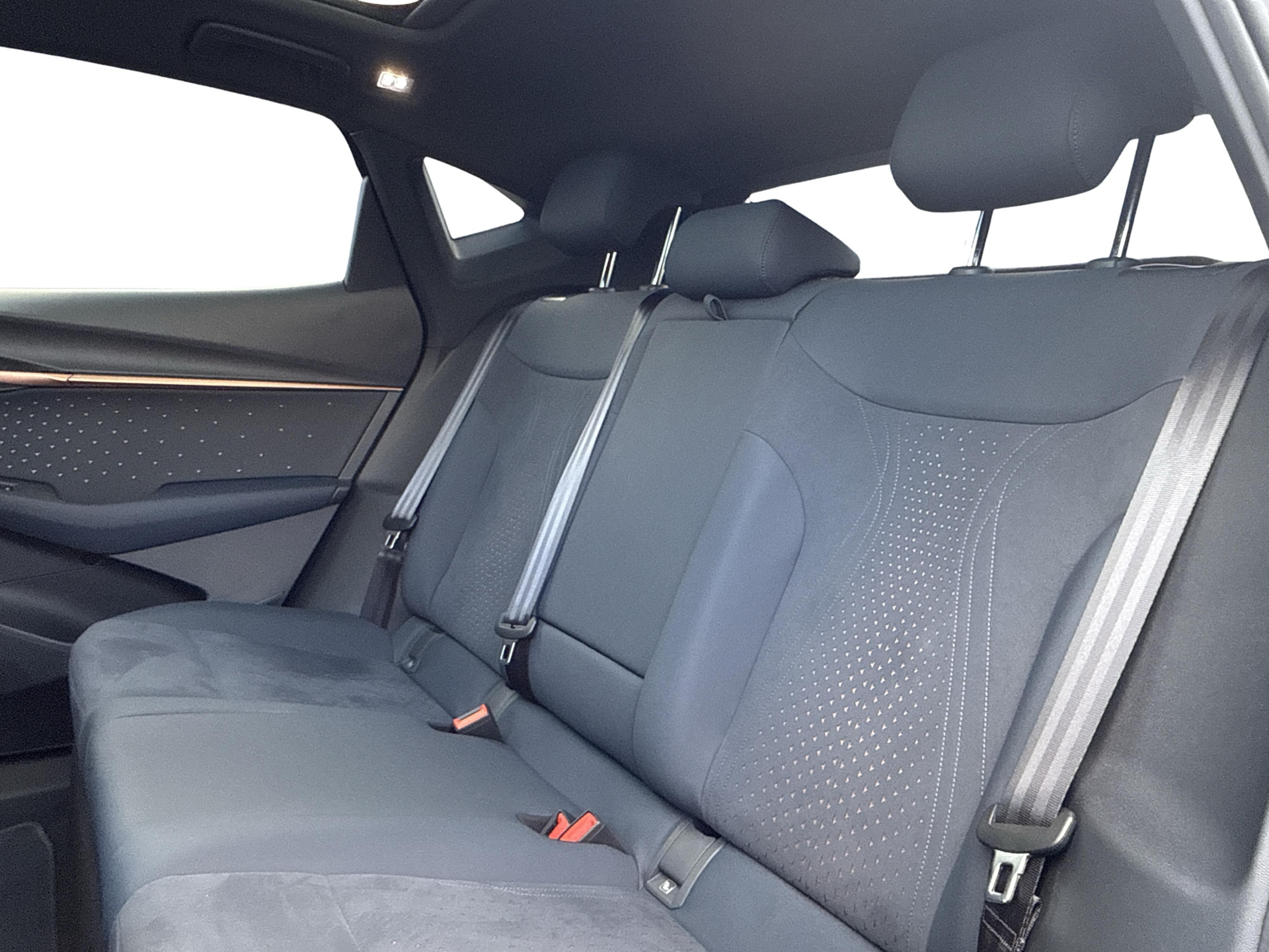 Blå Cupra Tavascan fra 2024