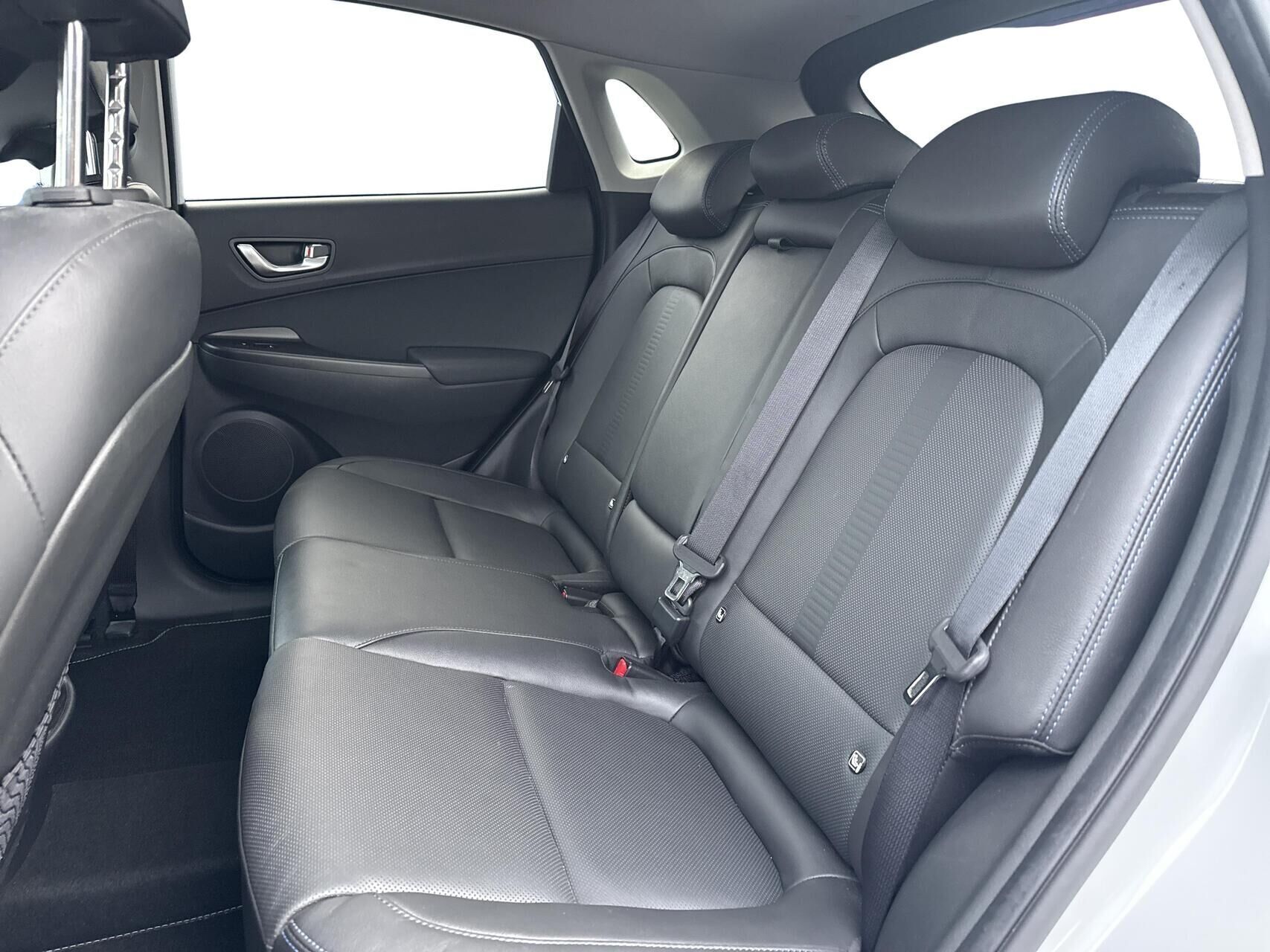 Hvid Hyundai Kona fra 2021