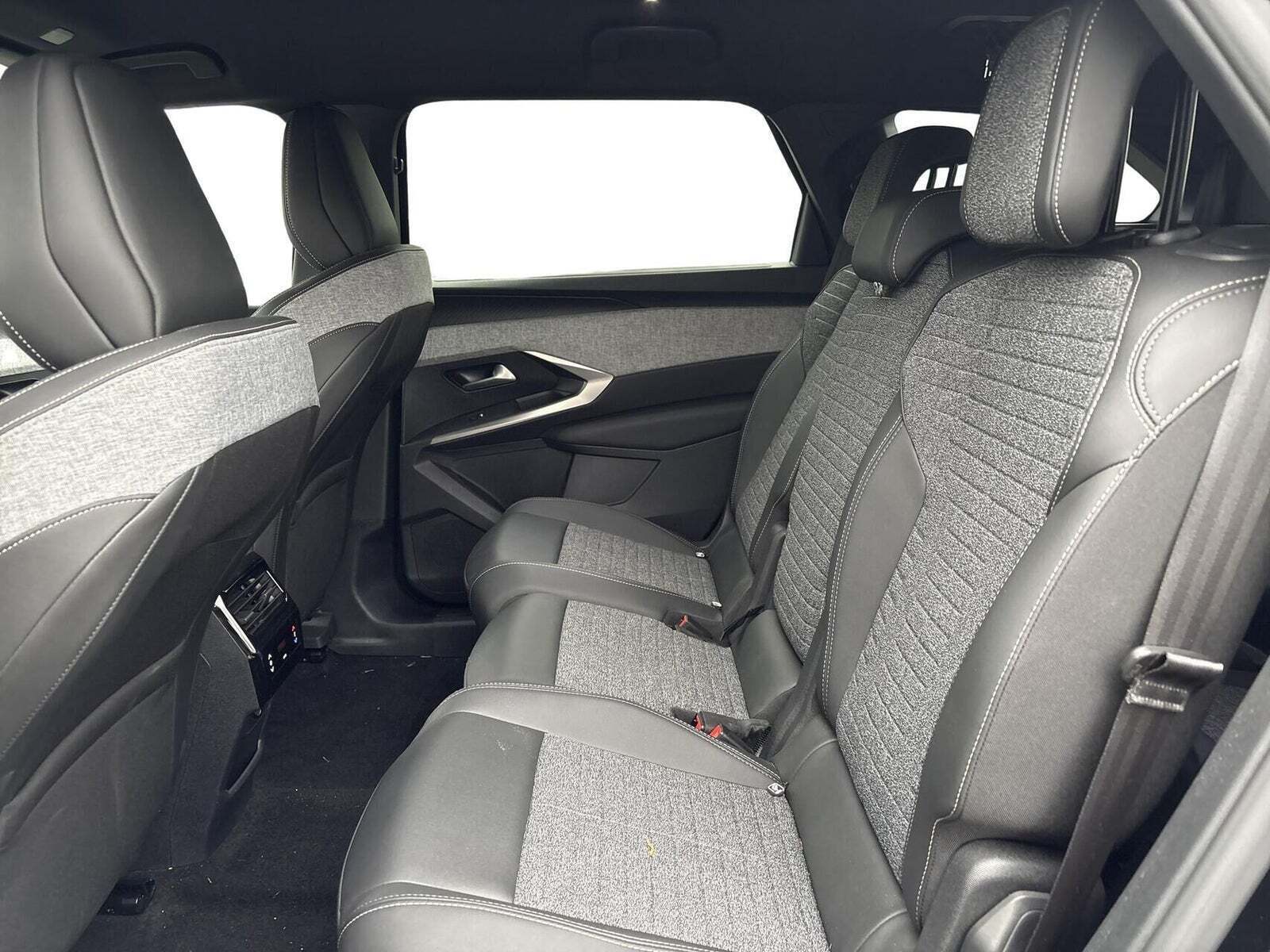 Peugeot e-5008 101 Allure 7prs