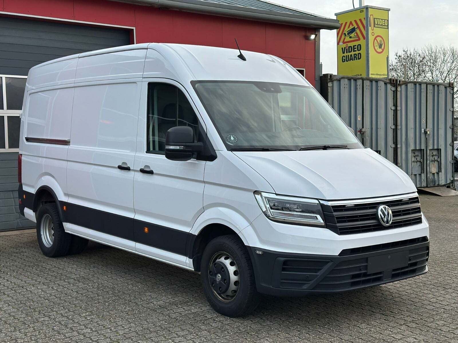 VW Crafter 35 2,0 TDi 177 Kassevogn L3H3 aut.