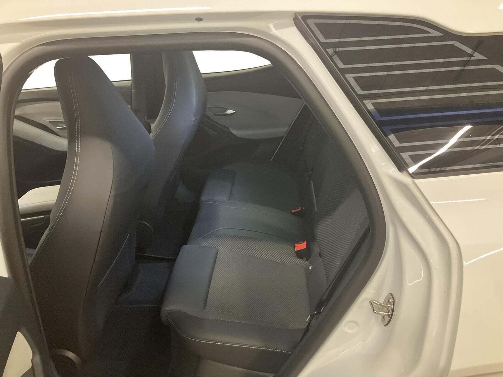 Ford Explorer 82 Select Extended Range