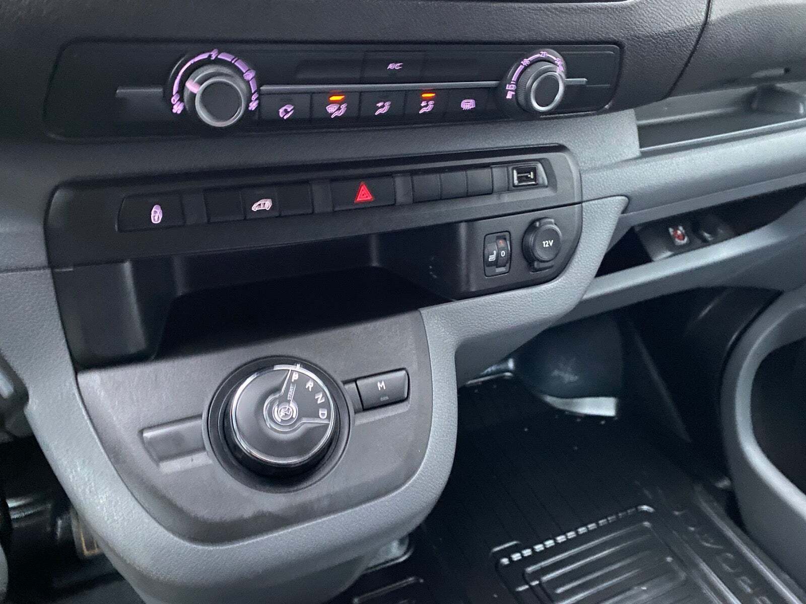 Hvid Toyota ProAce fra 2023