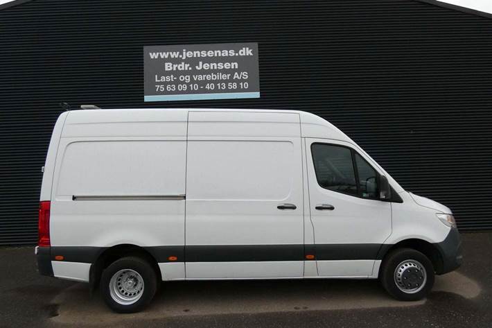 Hvid Mercedes Sprinter 516 fra 2020
