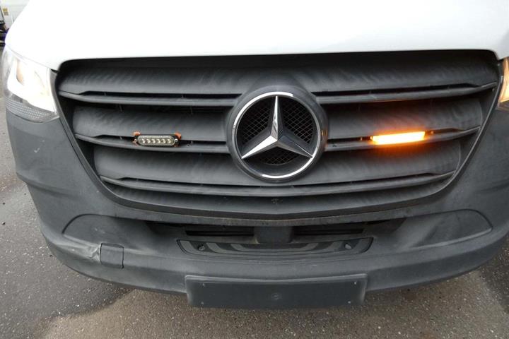 Hvid Mercedes Sprinter 516 fra 2020 set udefra