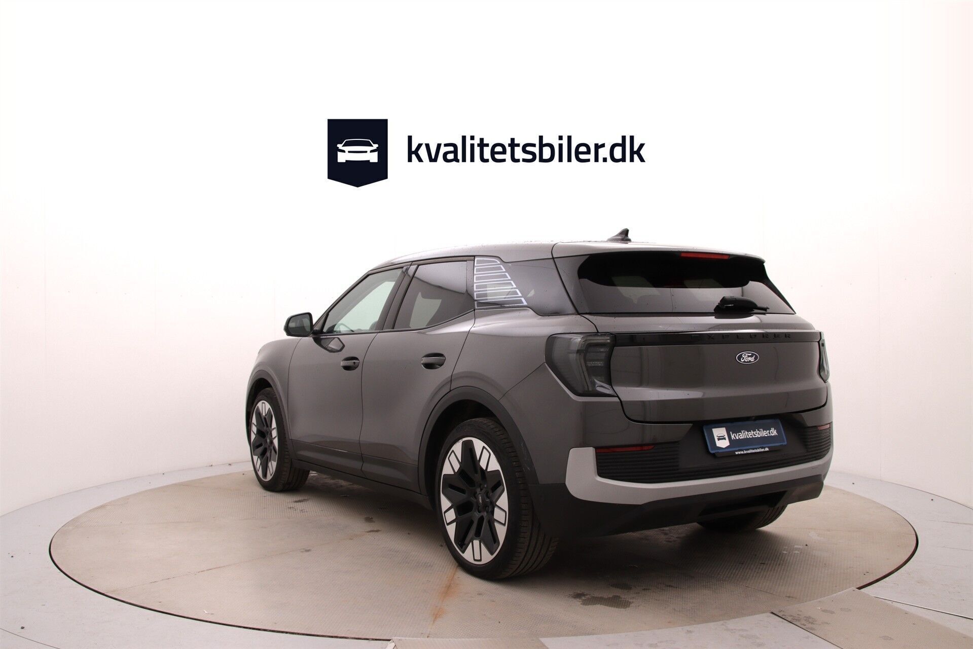 Grå Ford Explorer fra 2025