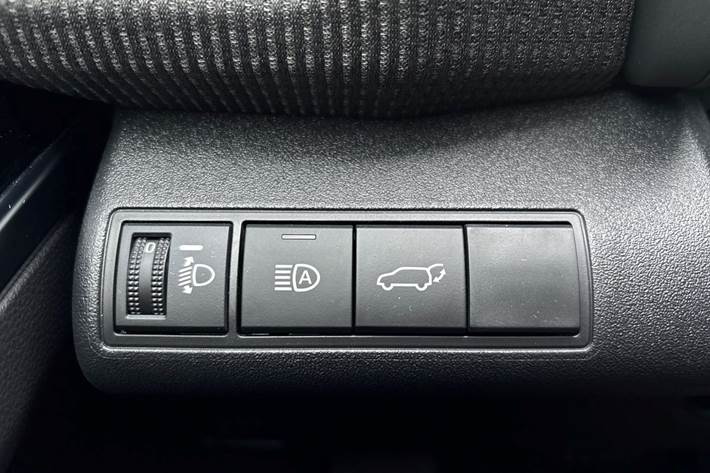 Sølv Toyota BZ4X fra 2023