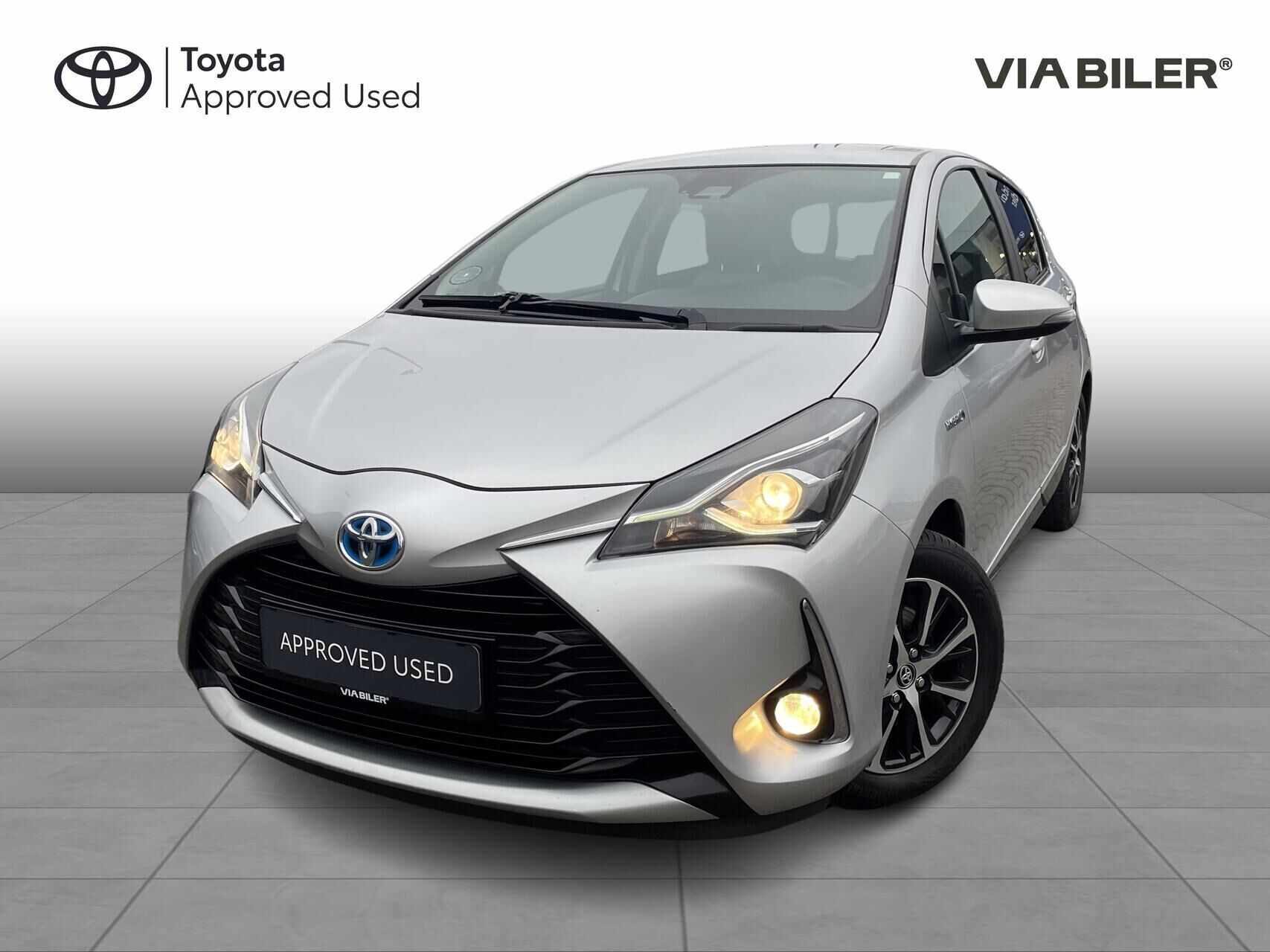 Sølv Toyota Yaris fra 2019 set udefra