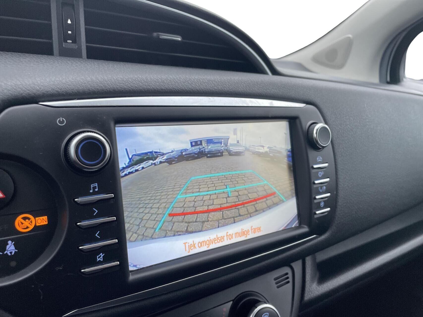 Sølv Toyota Yaris fra 2019