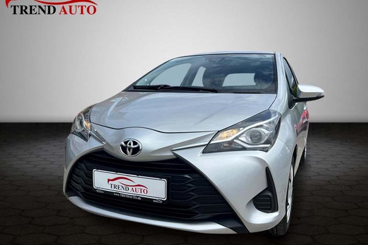 Sølv Toyota Yaris fra 2018 set udefra