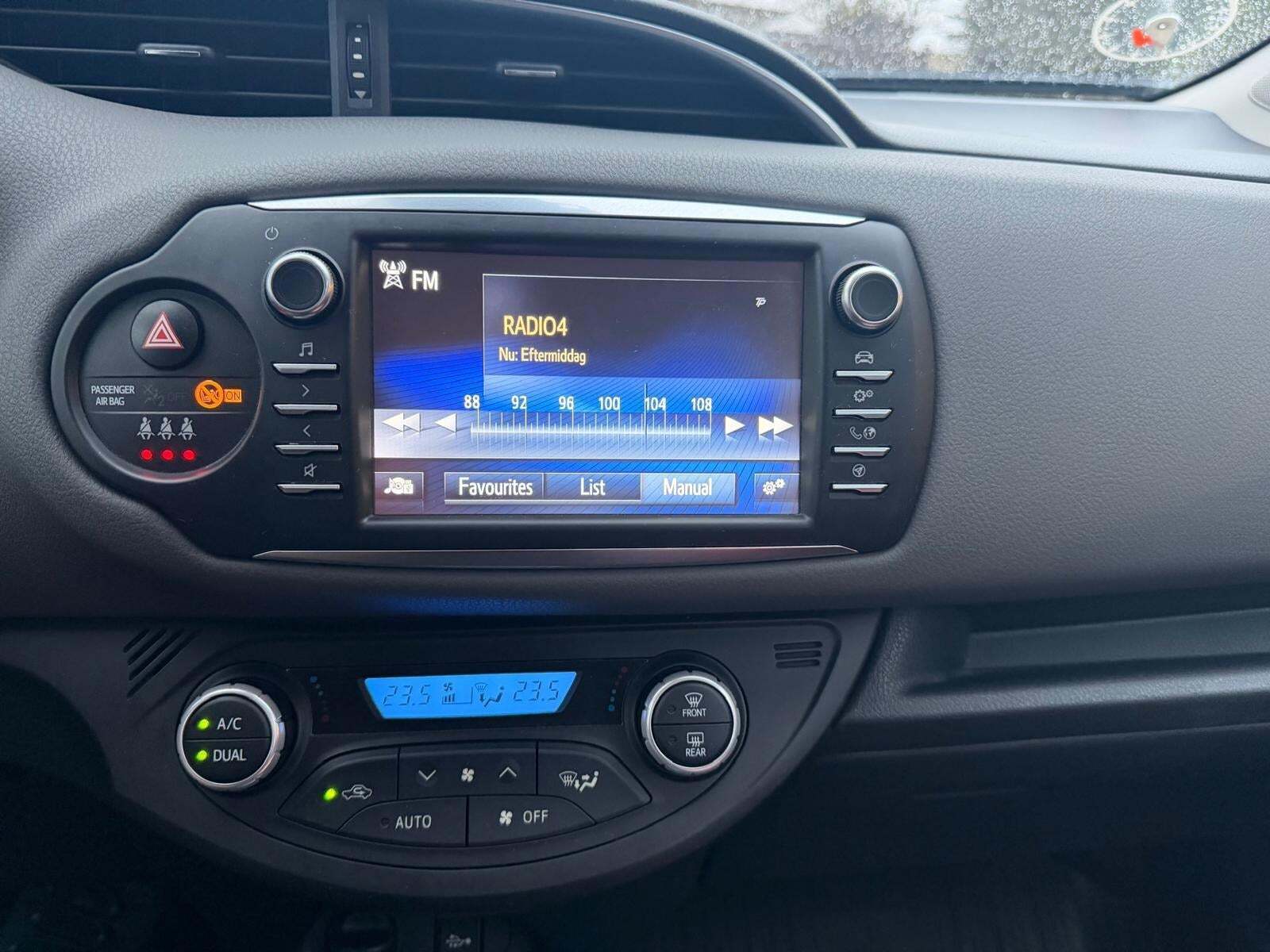 Sølv Toyota Yaris fra 2018