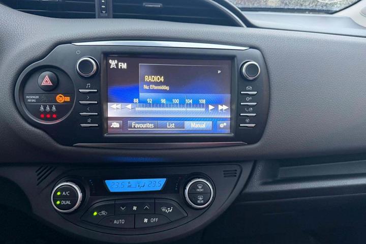 Sølv Toyota Yaris fra 2018