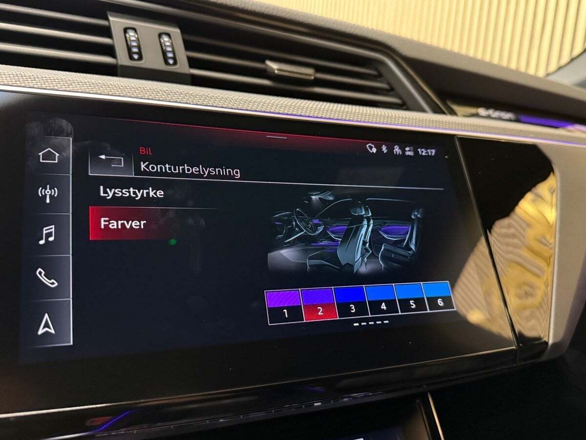 Grå Audi e-tron fra 2022