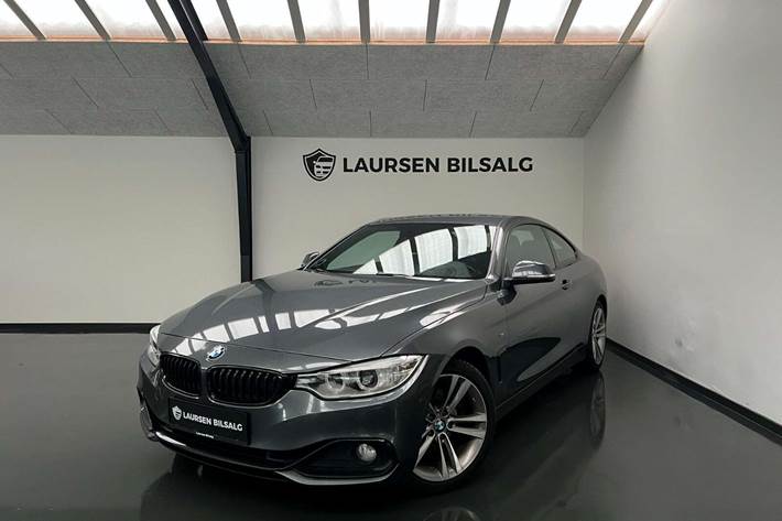 Sort BMW 428i fra 2015 set udefra