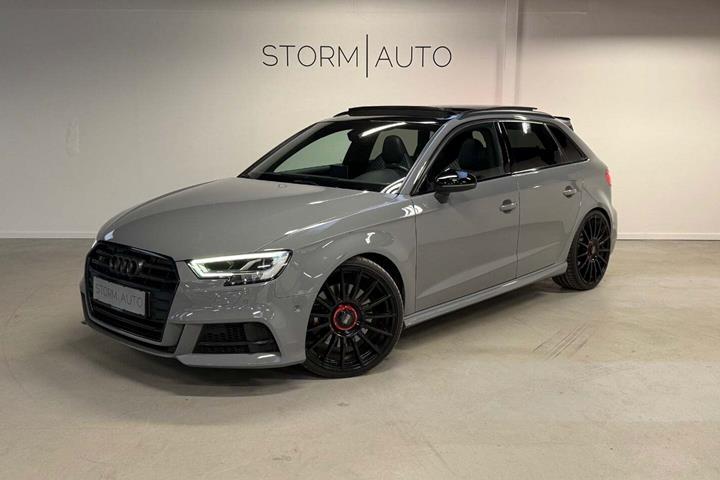 Grå Audi S3 fra 2017 set udefra