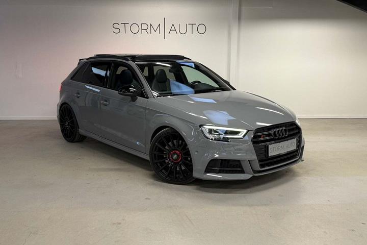 Grå Audi S3 fra 2017