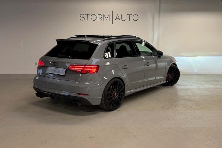 Grå Audi S3 fra 2017