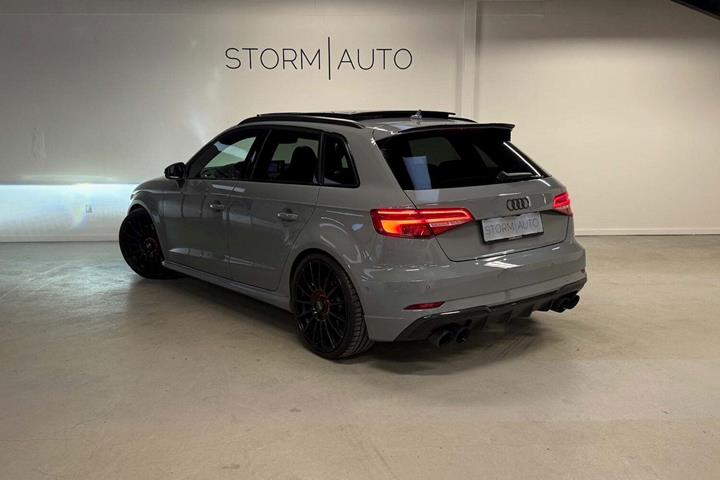 Grå Audi S3 fra 2017