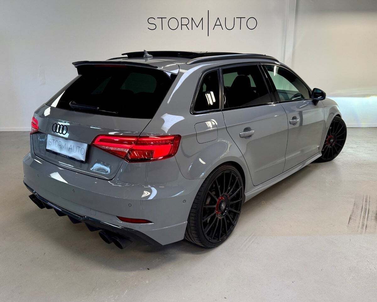 Grå Audi S3 fra 2017