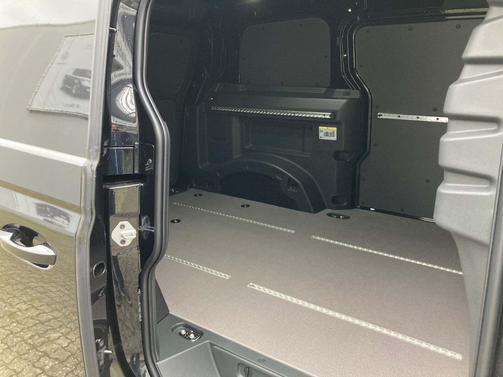 VW ID.Buzz 79 Cargo Pro+ 4Motion