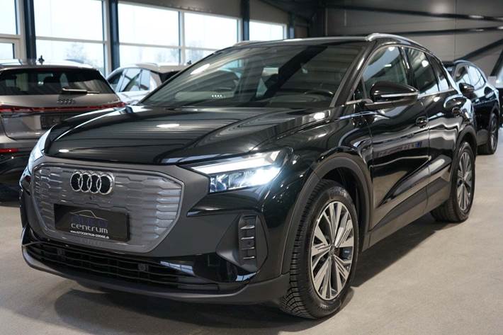 Sort Audi Q4 e-tron fra 2023 set udefra