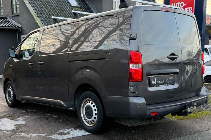 Grå Peugeot Expert fra 2021