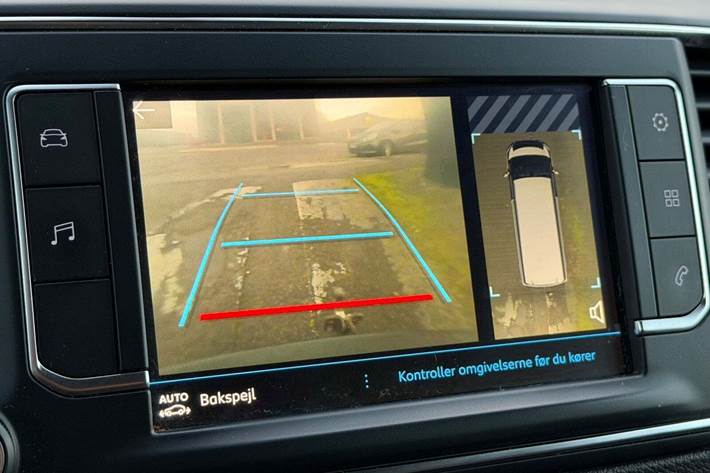 Grå Peugeot Expert fra 2021