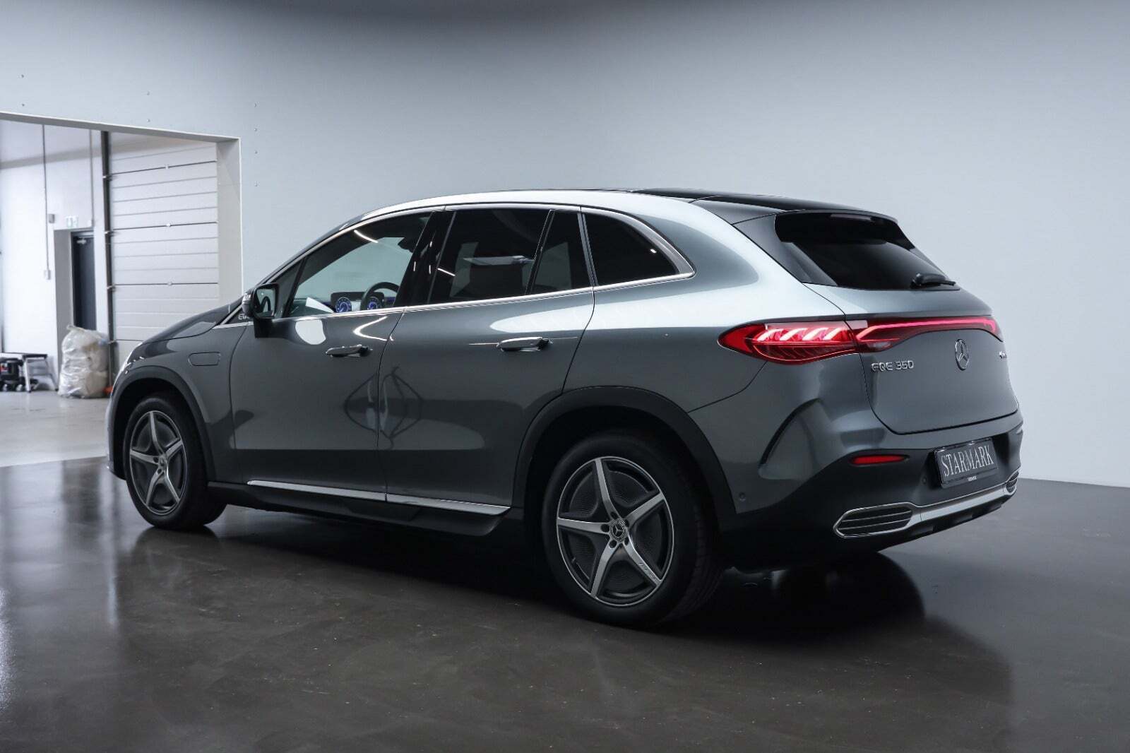 Grå Mercedes EQE350 SUV fra 2024