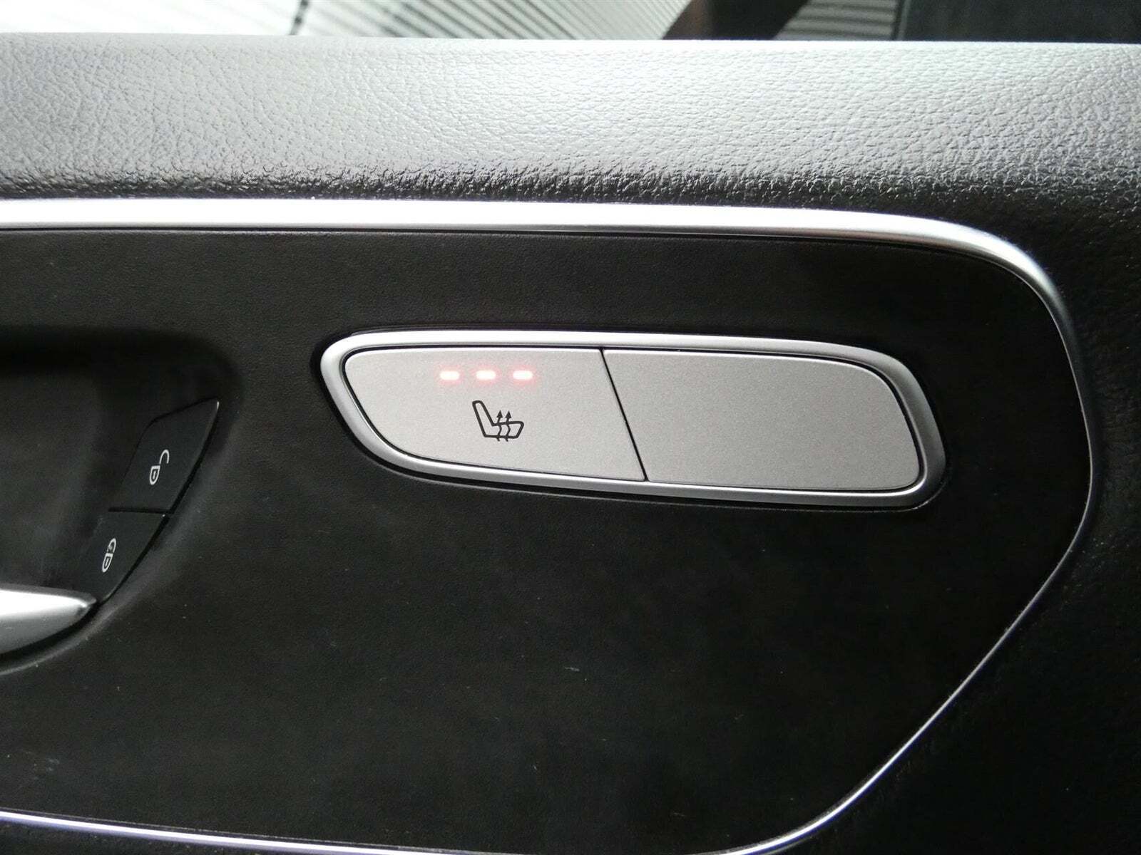 Hvid Mercedes Vito 114 fra 2022