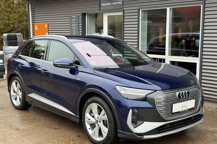 Blå Audi Q4 e-tron fra 2022 set udefra