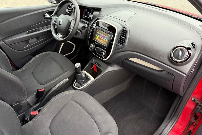 Grå Renault Captur fra 2019