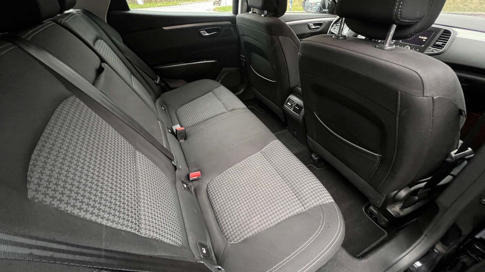 Sort Renault Talisman fra 2016