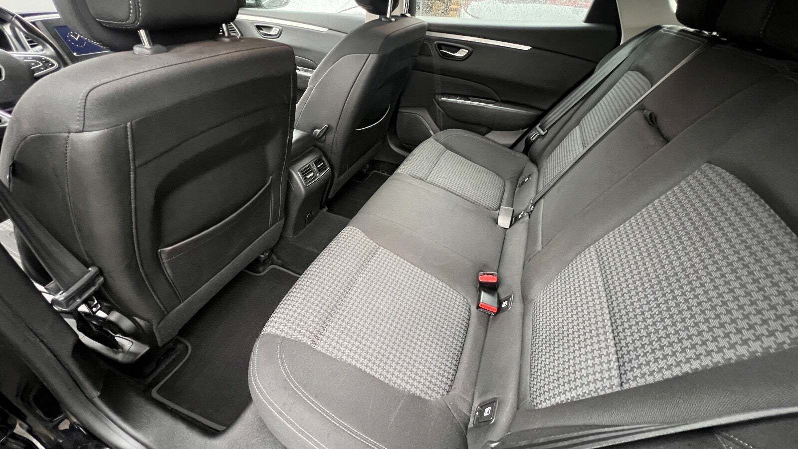 Sort Renault Talisman fra 2016