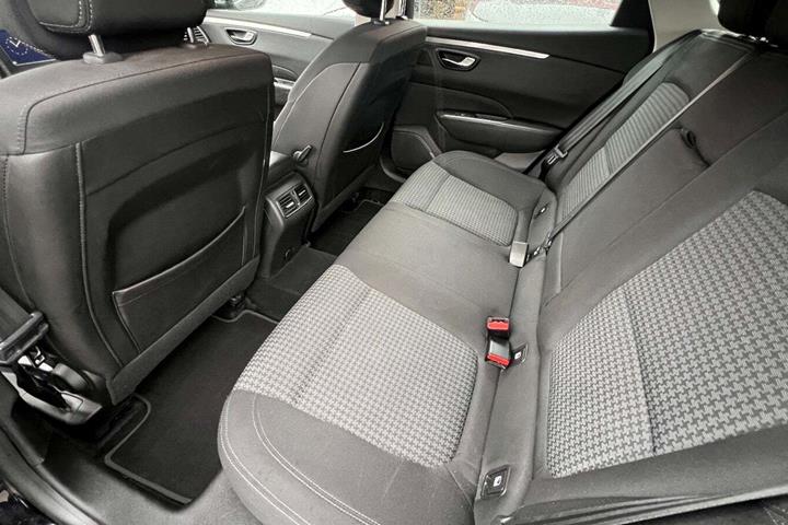 Sort Renault Talisman fra 2016