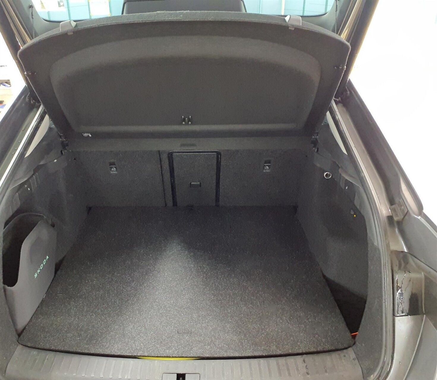 Grå Skoda Enyaq fra 2025