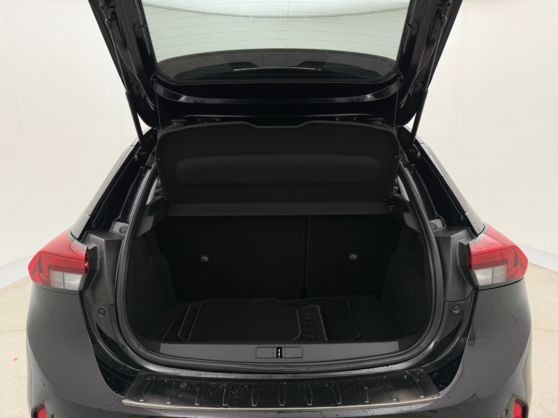 Sort Opel Corsa fra 2021