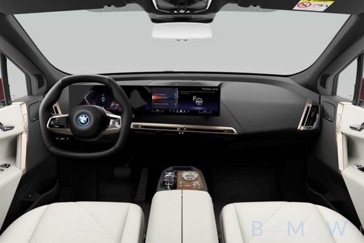 Rød BMW iX fra 2024