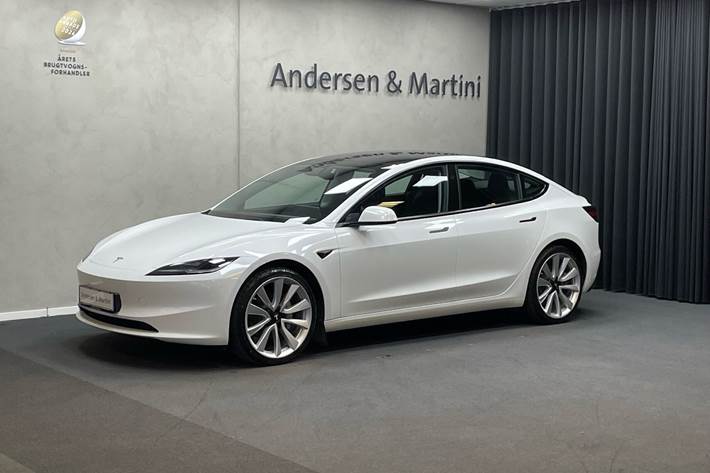 Hvid Tesla Model 3 fra 2025