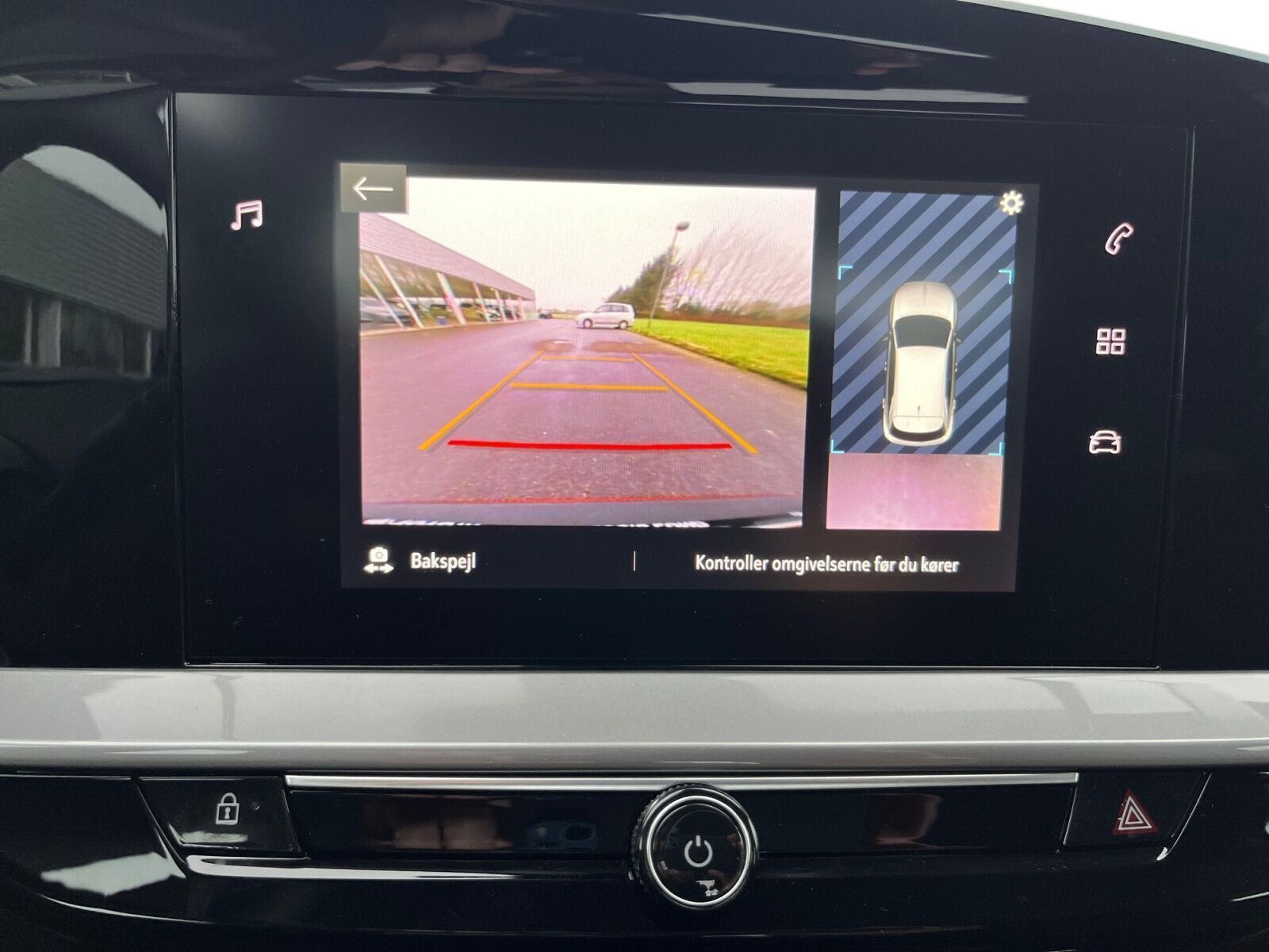 Rød Opel Mokka-e fra 2023