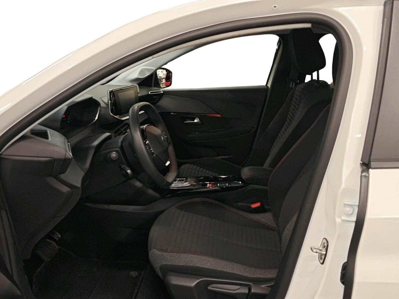 Hvid Peugeot e-208 fra 2022