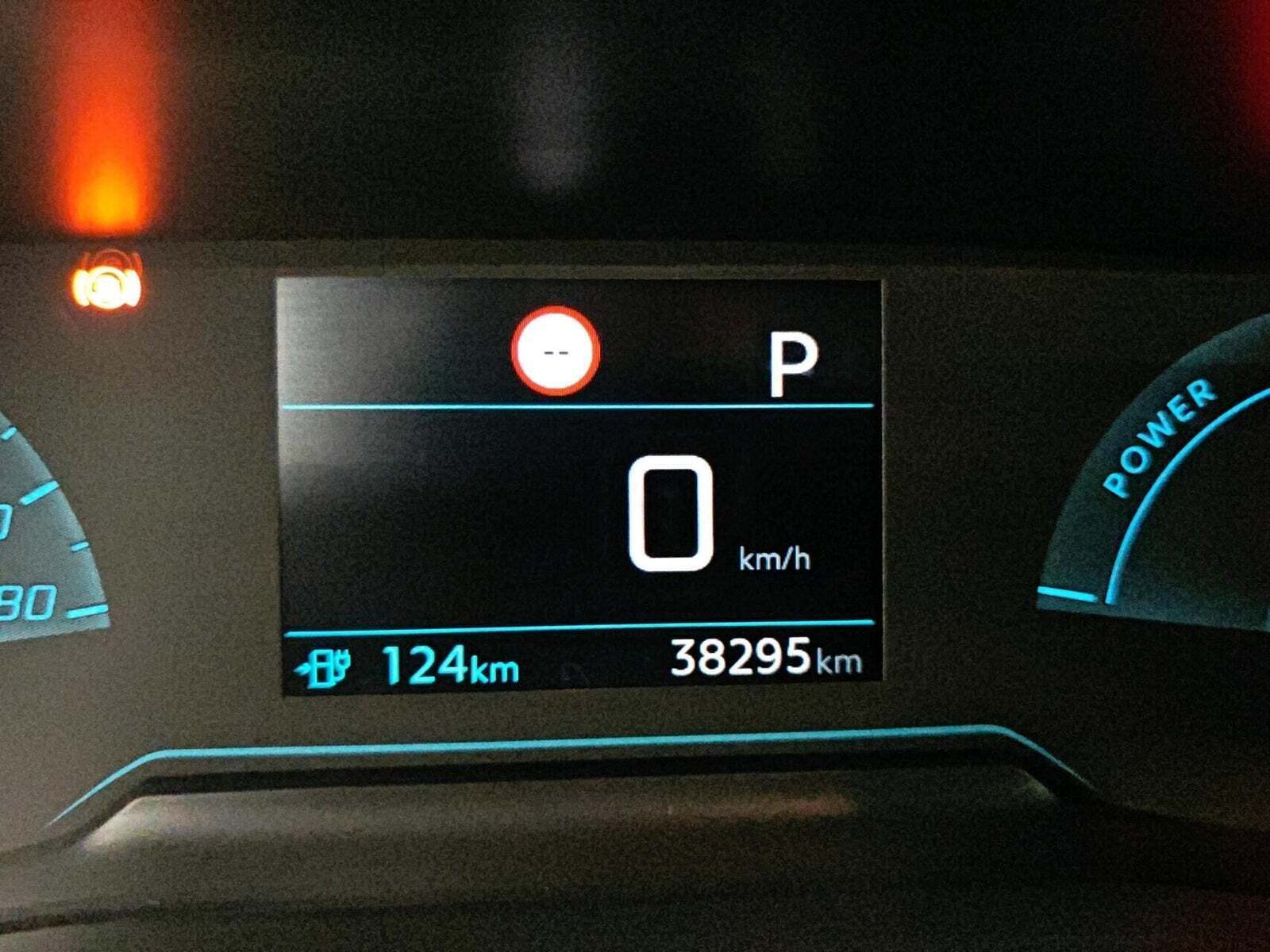 Hvid Peugeot e-208 fra 2022