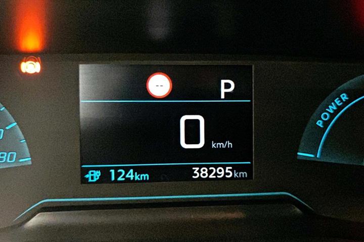 Hvid Peugeot e-208 fra 2022