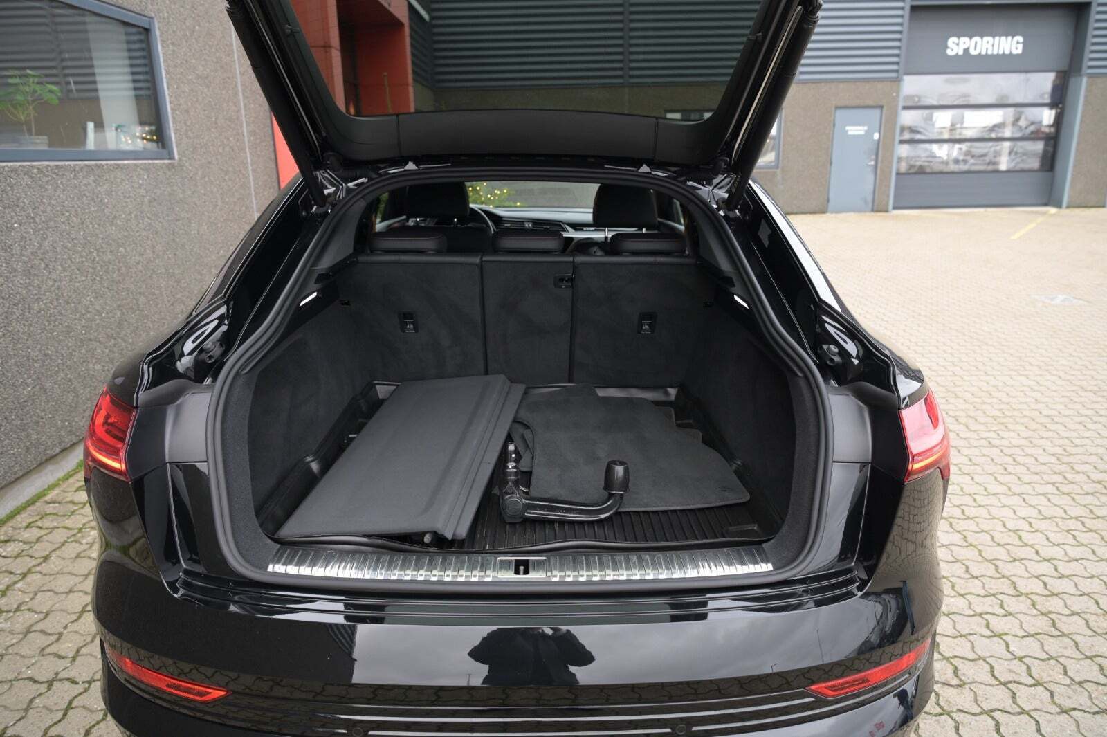 Sort Audi e-tron fra 2023