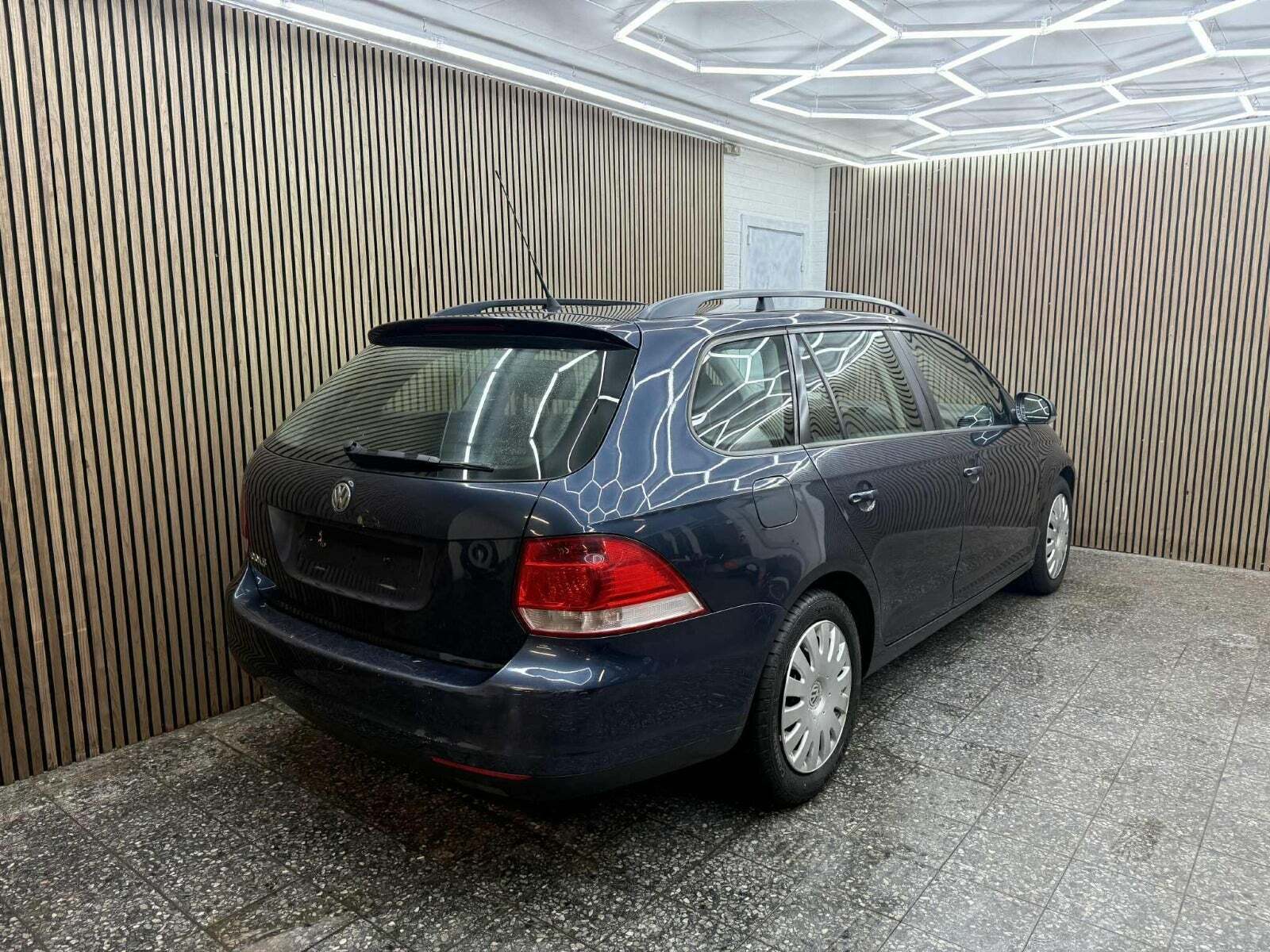 Grå VW Golf V fra 2008