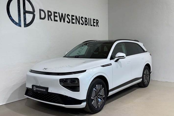 Hvid Xpeng G9 fra 2024